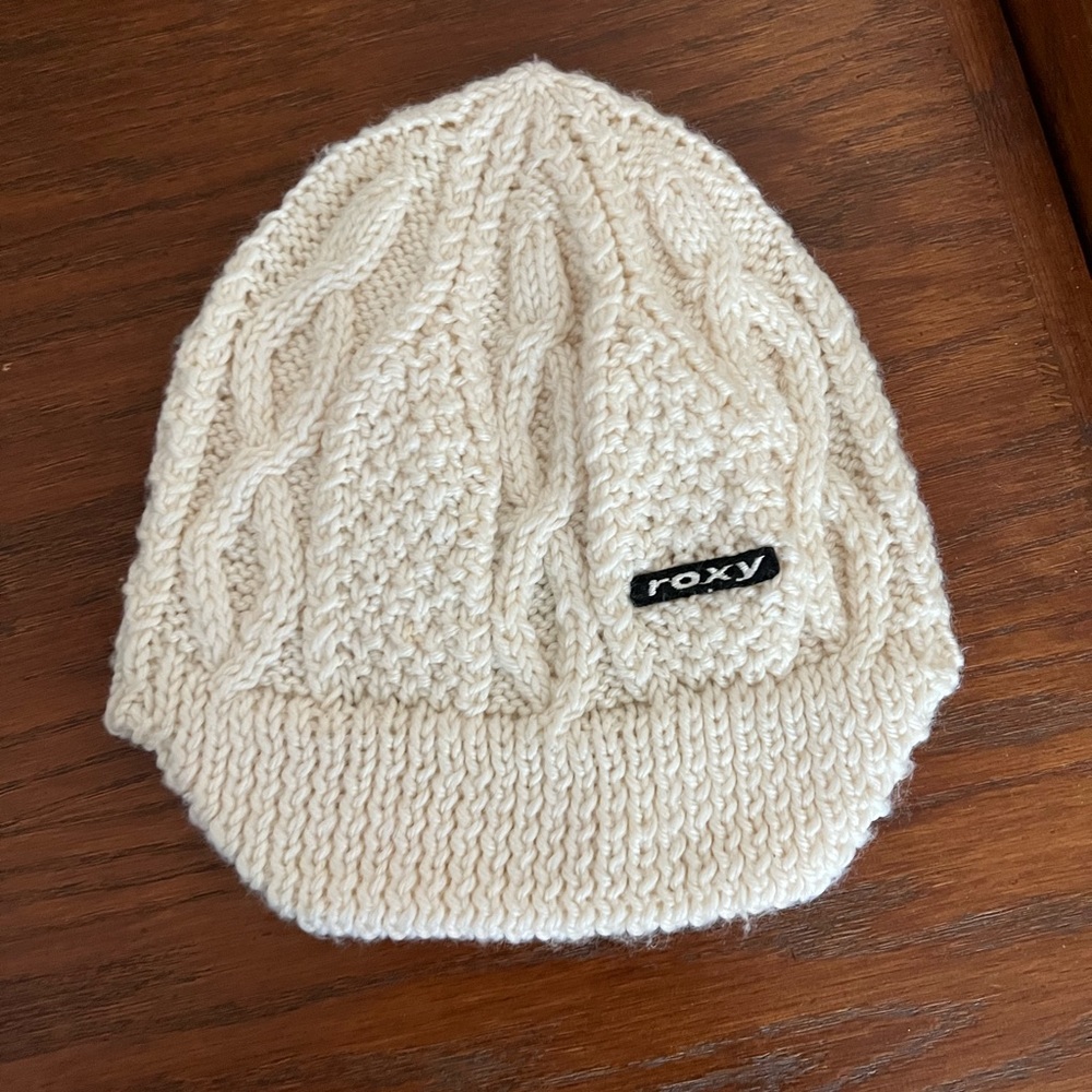 Gently used Roxy cream knit beanie hat